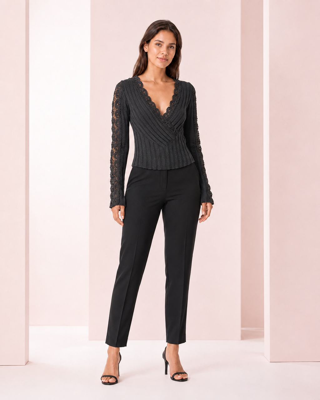 Blusa Escote Cruzado con Encaje Negro