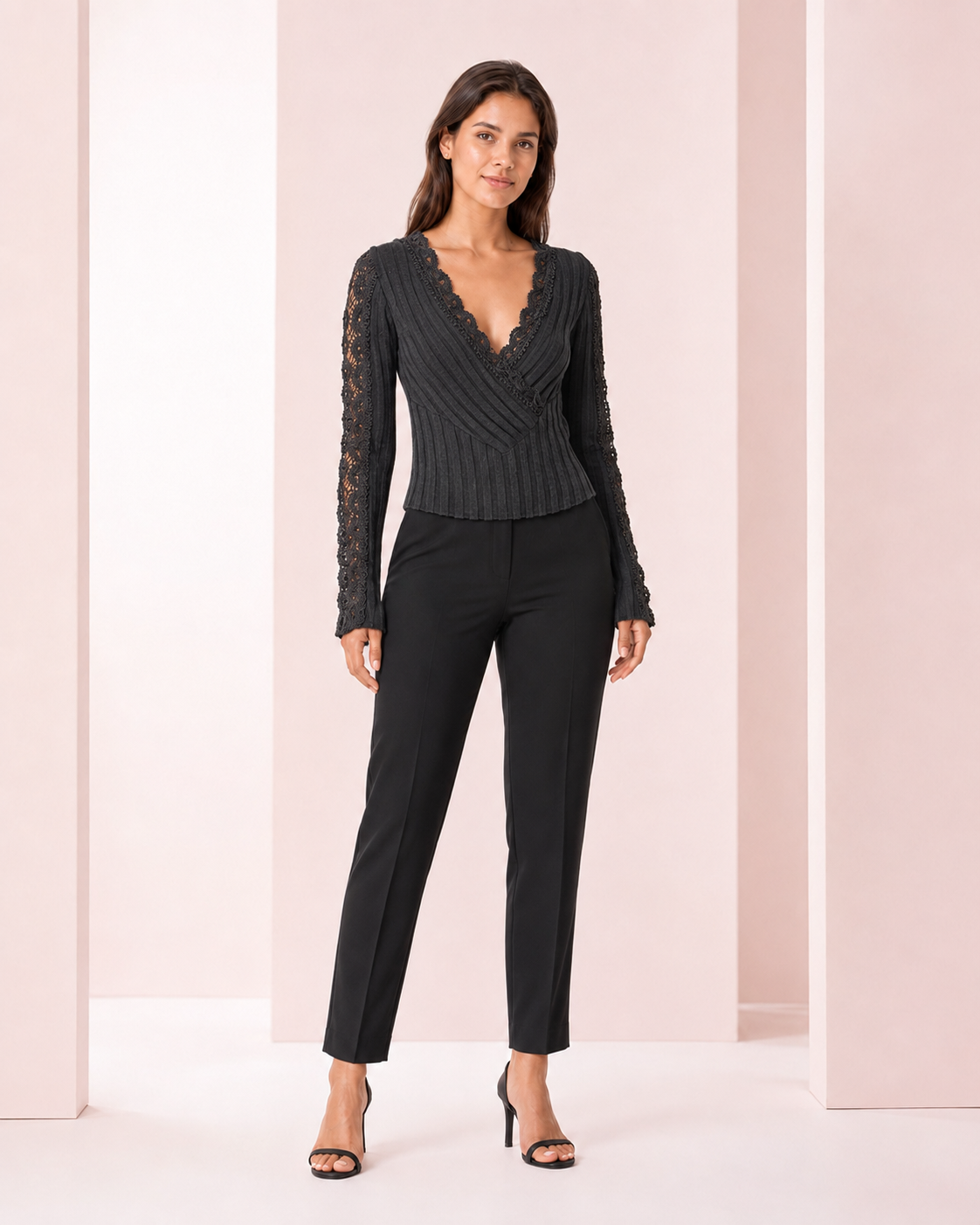 Blusa Escote Cruzado con Encaje Negro