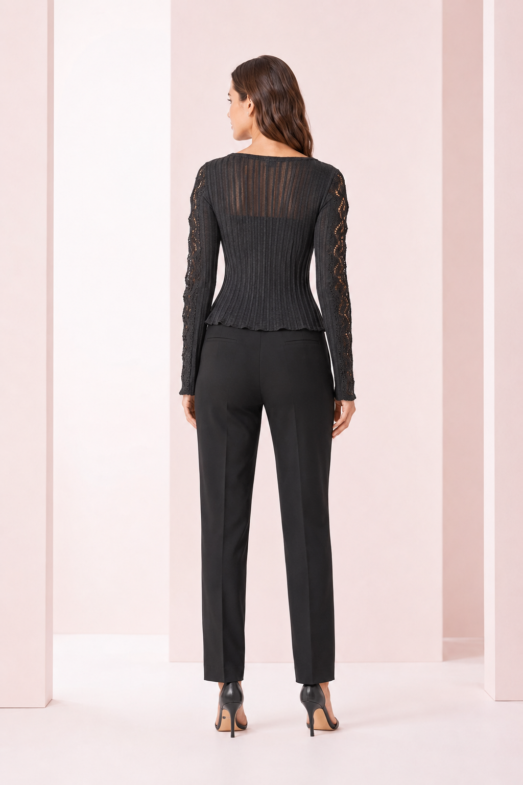 Blusa Escote Cruzado con Encaje Negro