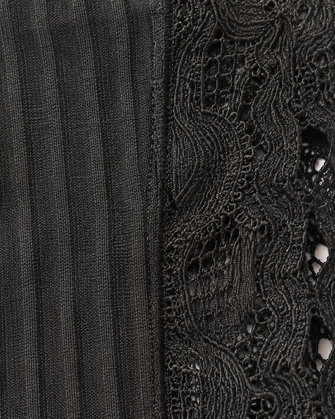 Blusa Escote Cruzado con Encaje Negro