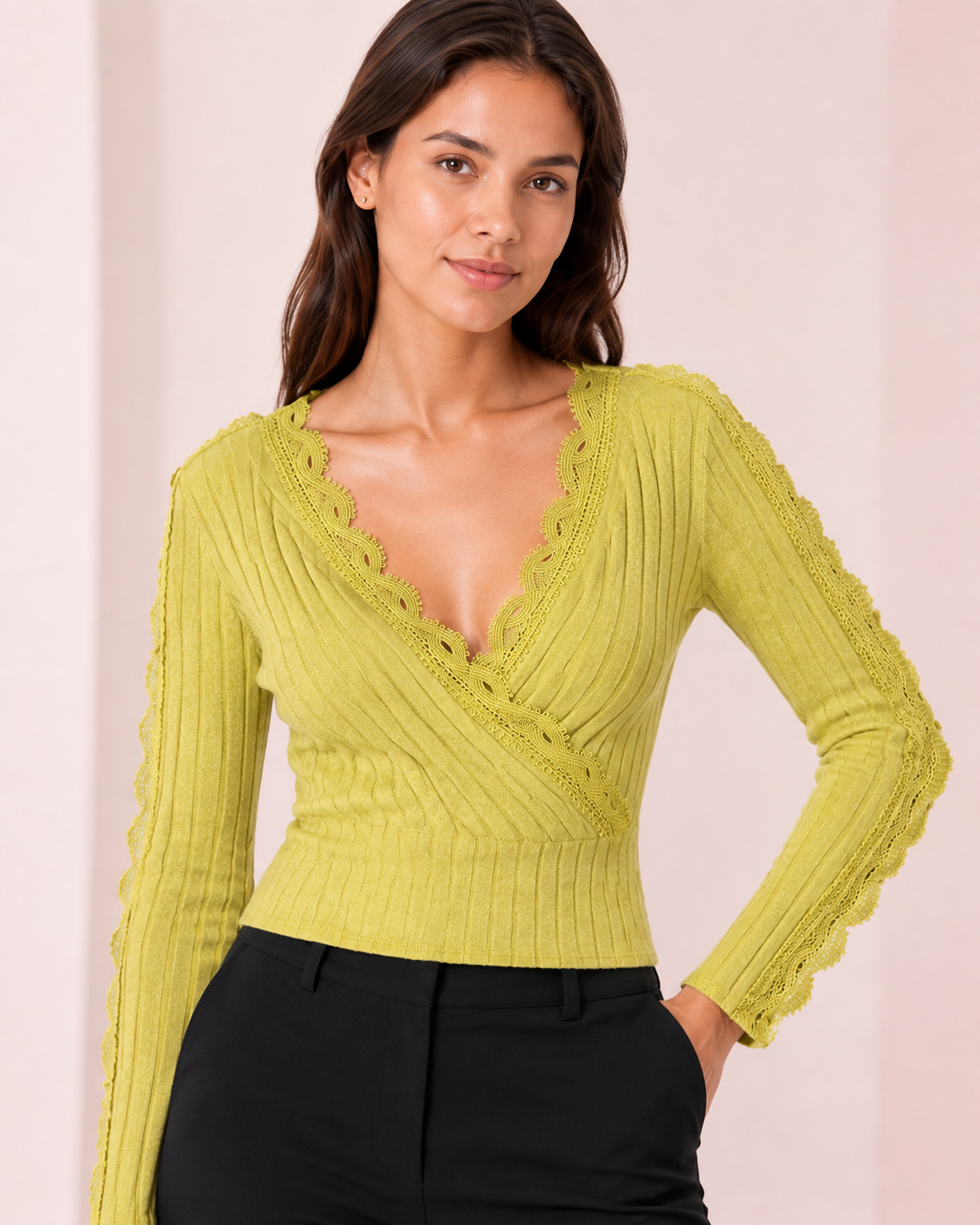 Blusa Escote Cruzado con Encaje Verde Lima