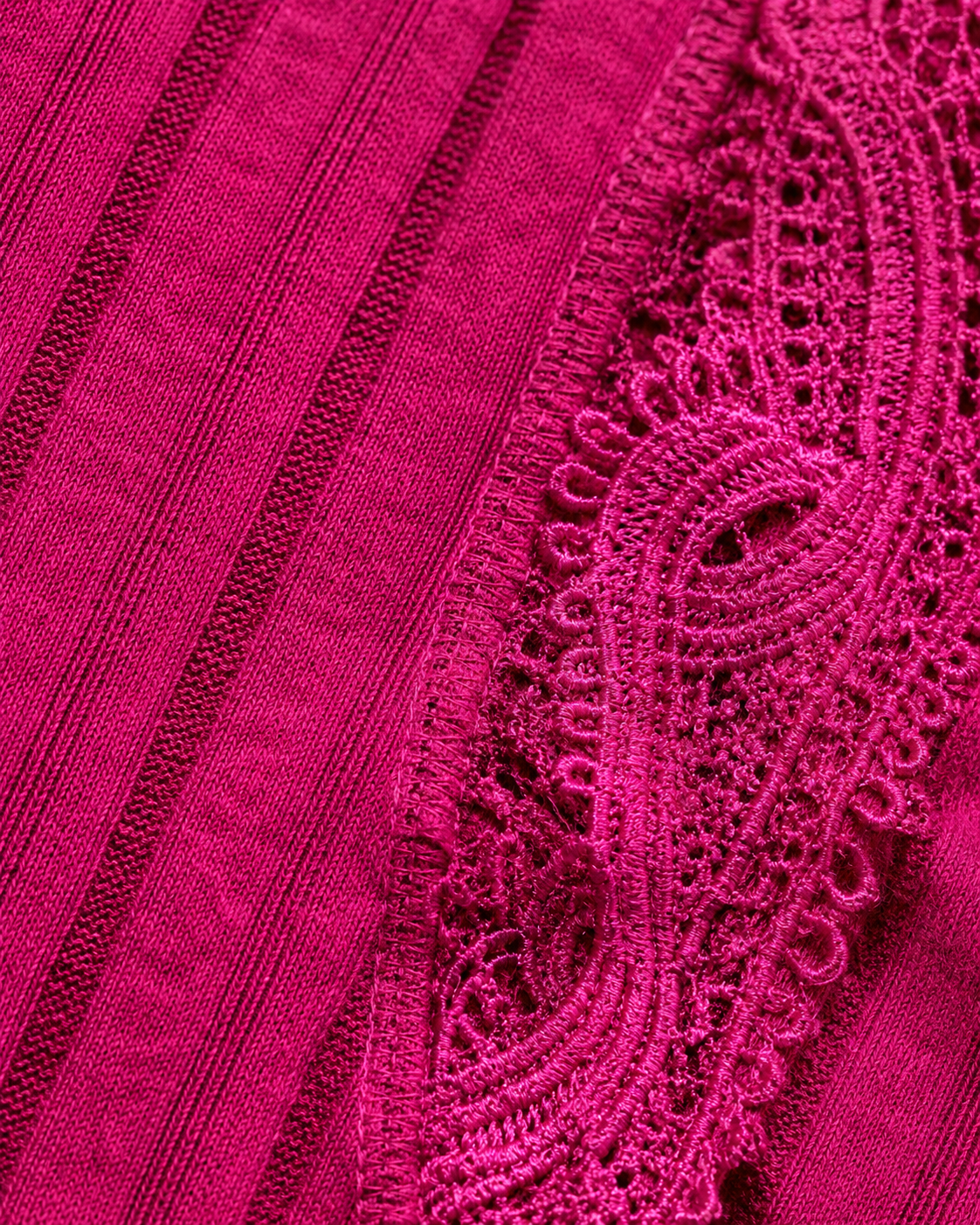 Blusa Escote Cruzado con Encaje Fucsia