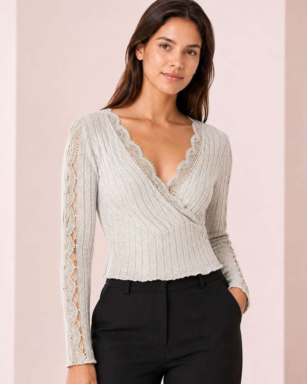 Blusa Escote Cruzado con Encaje Gris Perla